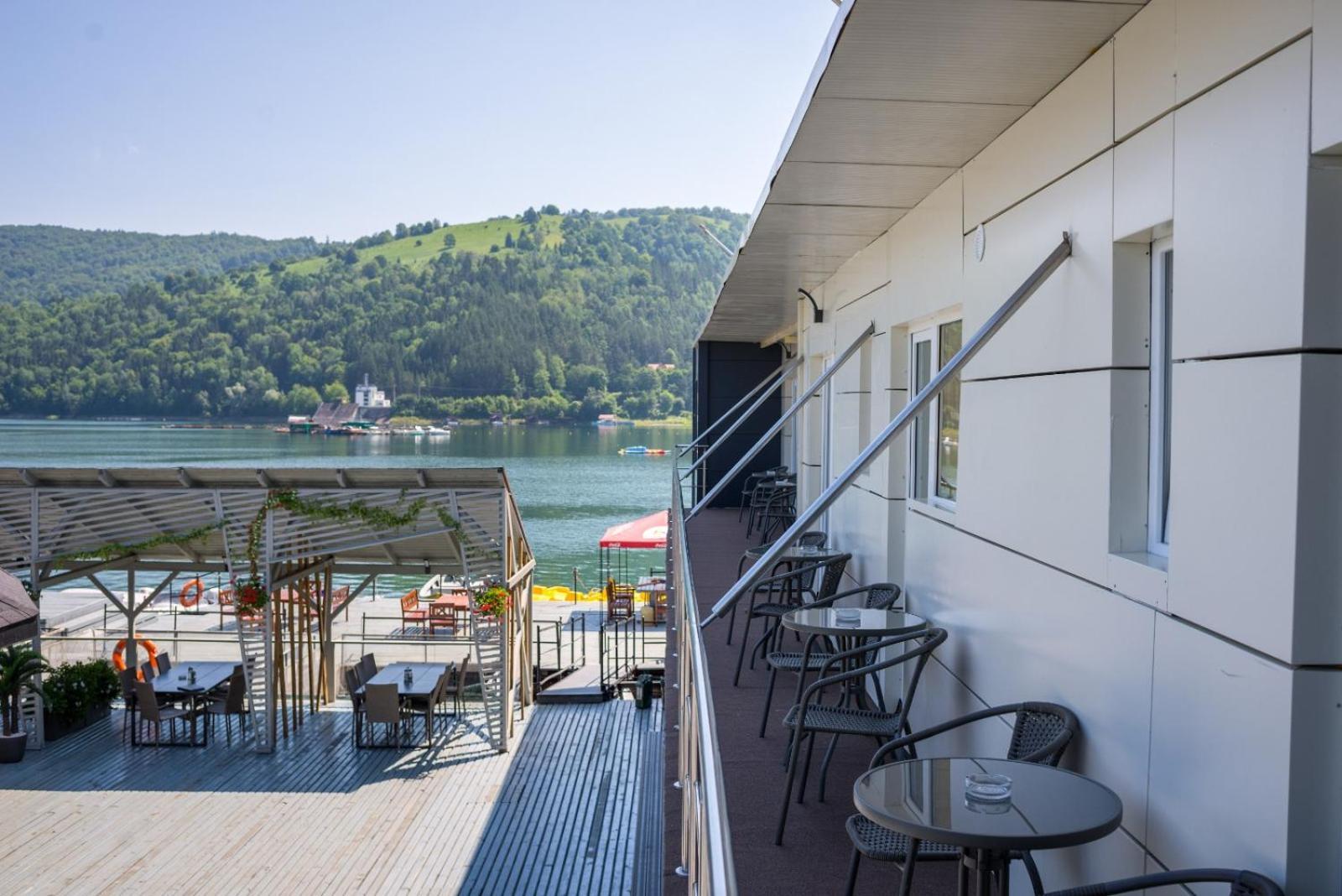 Hotel Plutitor Lebada Bicaz Bagian luar foto