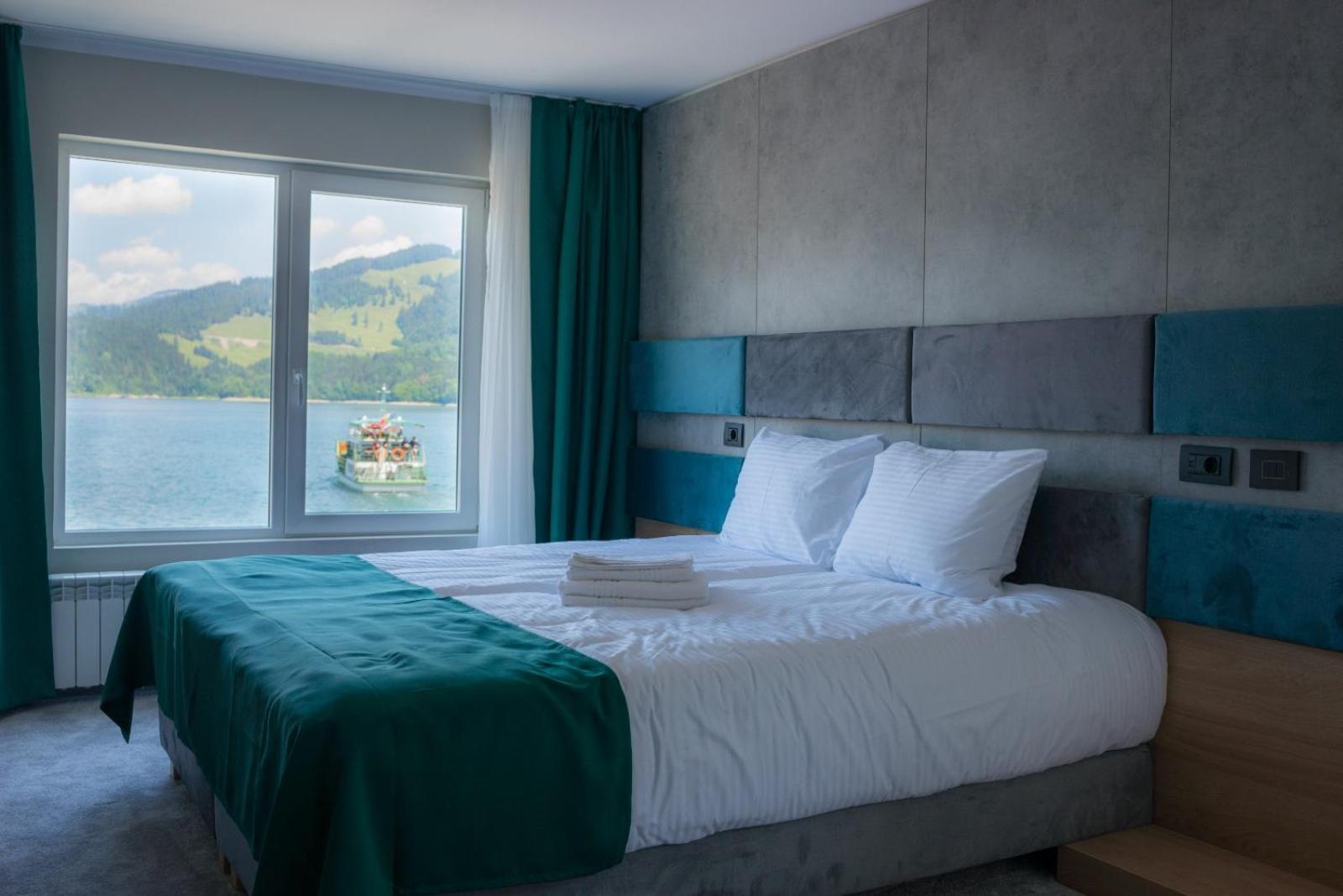 Hotel Plutitor Lebada Bicaz Bagian luar foto